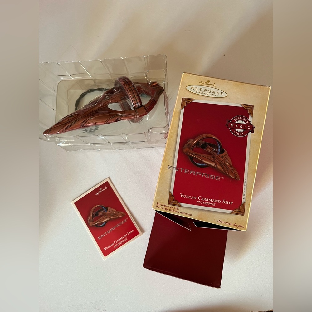 Vintage Hallmark Ornament 2004 Vulcan Command Ship -lights Star Trek